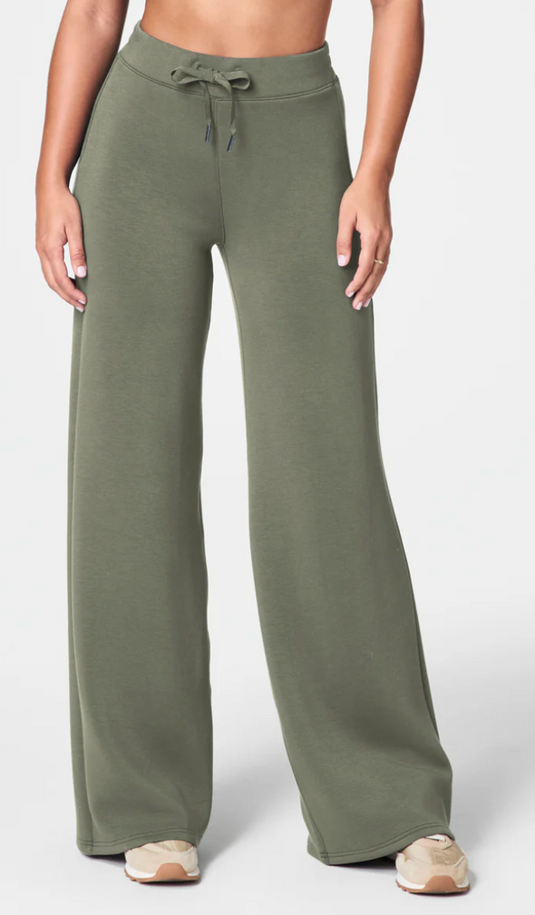 AIR ESSENTIALS WIDE LEG PANT