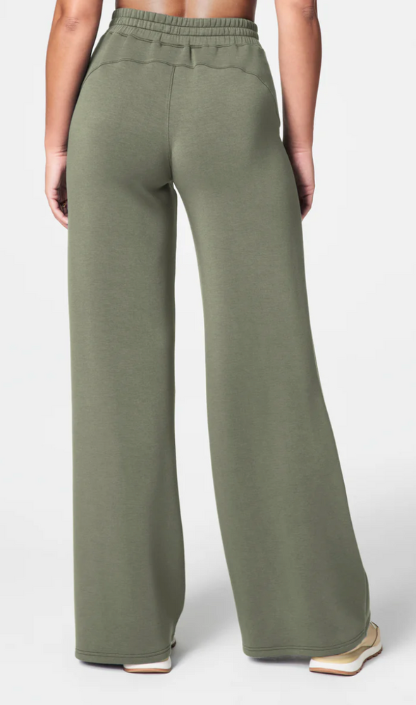 AIR ESSENTIALS WIDE LEG PANT