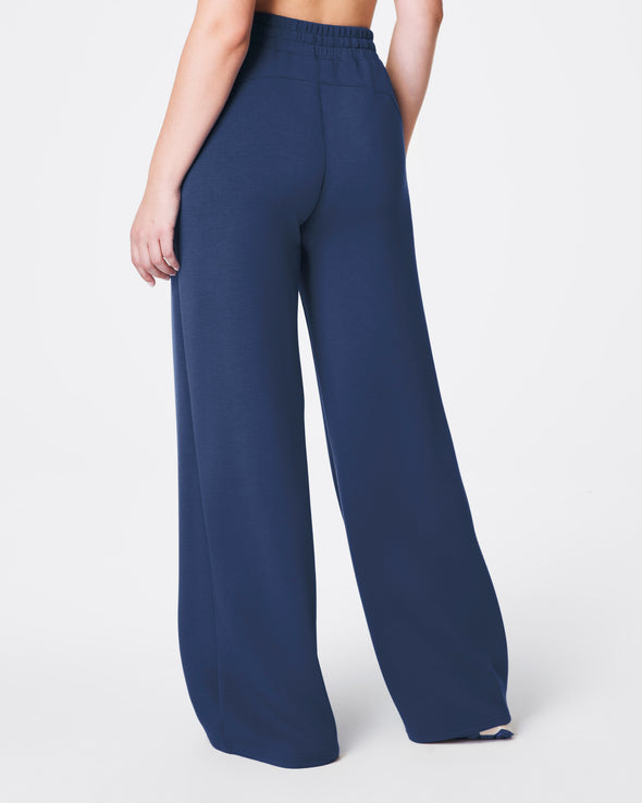 AIR ESSENTIALS WIDE LEG PANT